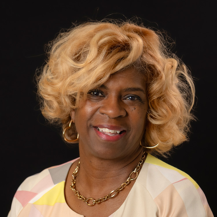 Teresa Holsey headshot