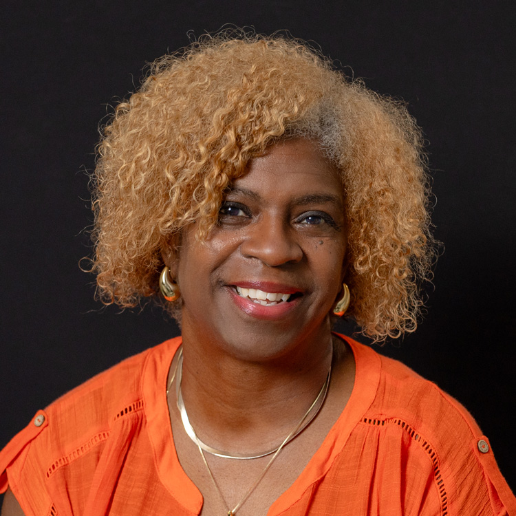 Teresa Holsey headshot